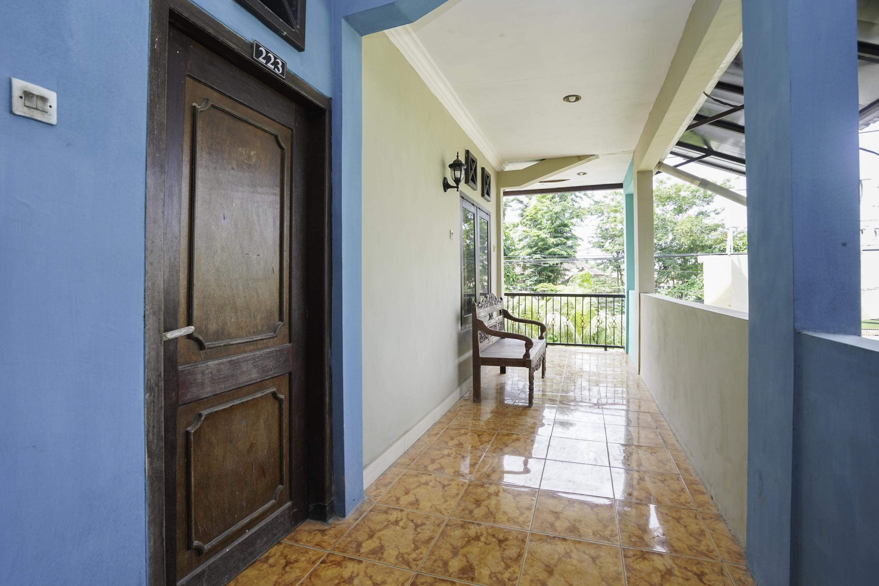 Oyo 2715 Hotel Madinah Syariah Pamekasan Exterior foto